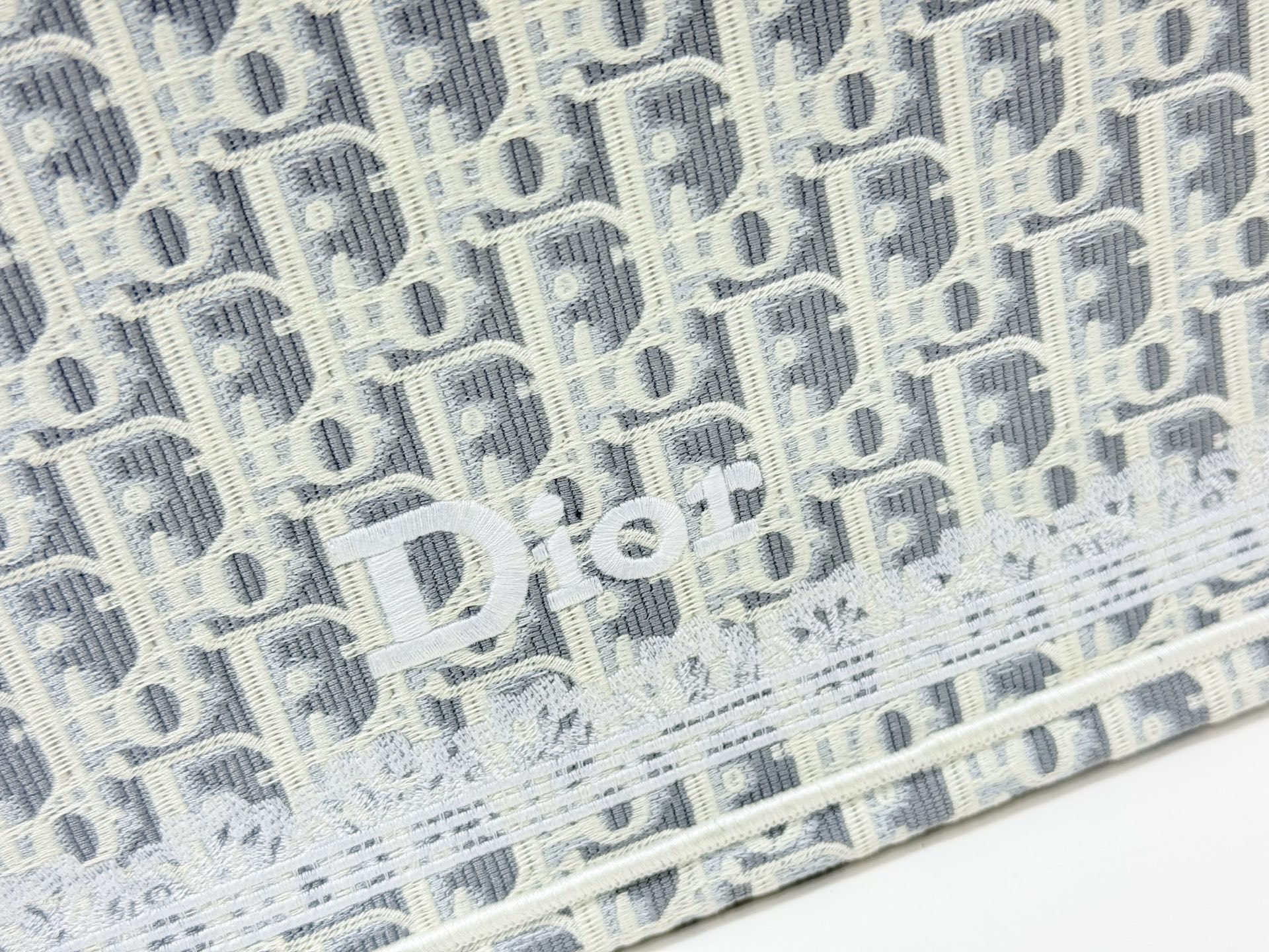Bagsaaa New Collection 2026 Medium D10r Book Tote with Strap Gray D10r Oblique & White Lace 36cm