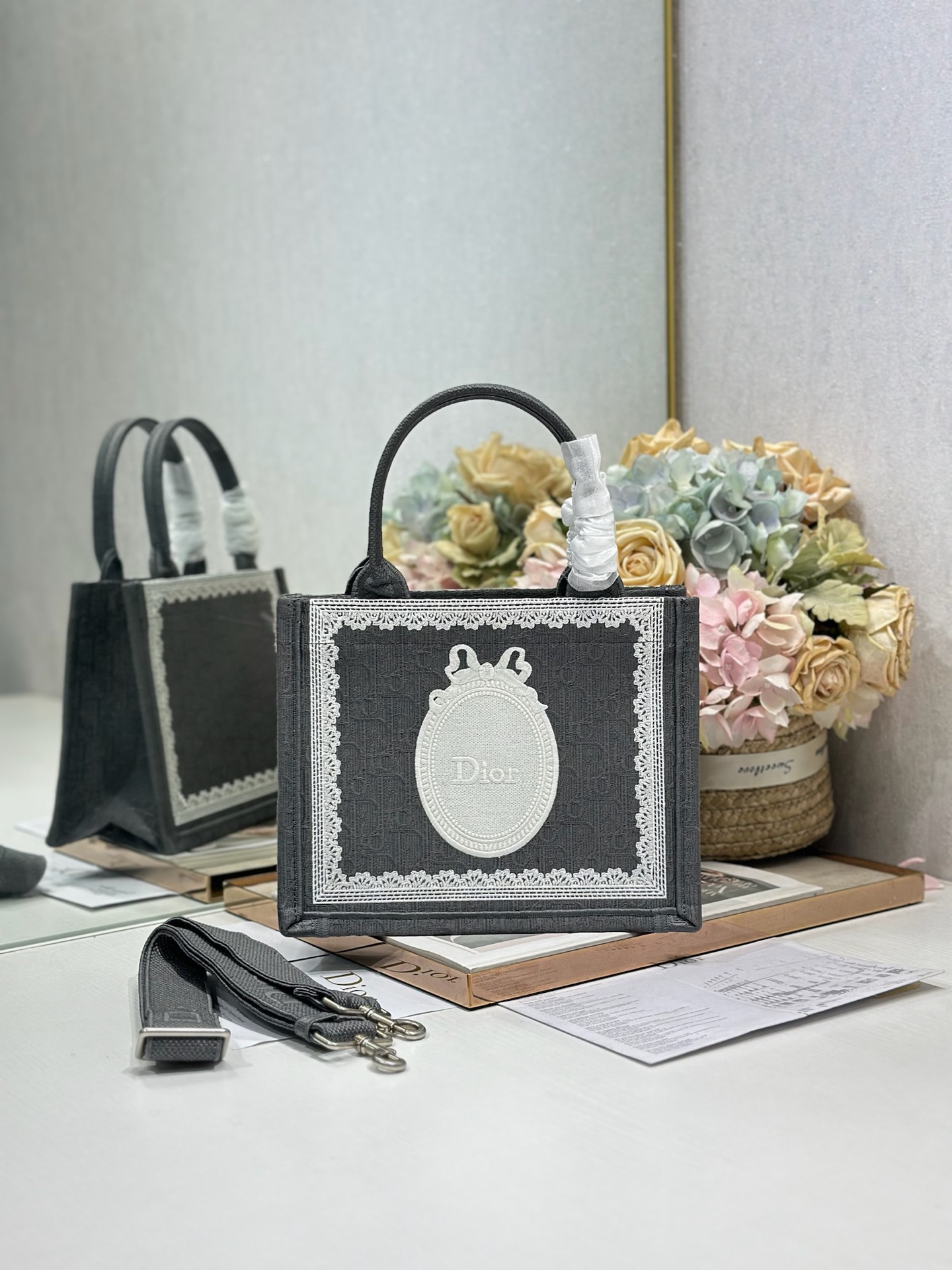 Bagsaaa Small D10r Book Tote with Strap Gray D10r Oblique Embroidery with White Lace & D10r Médaillon 26.5cm