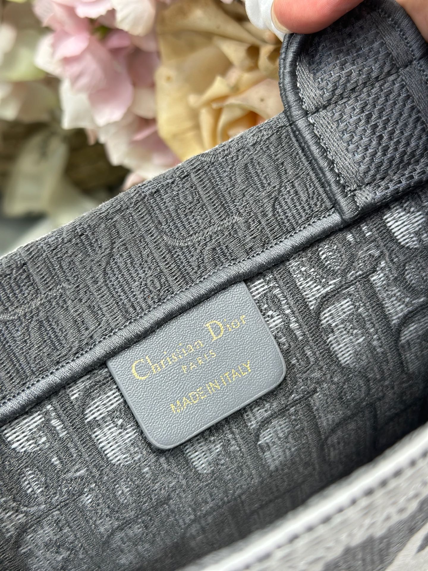 Bagsaaa Small D10r Book Tote with Strap Gray D10r Oblique Embroidery with White Lace & D10r Médaillon 26.5cm