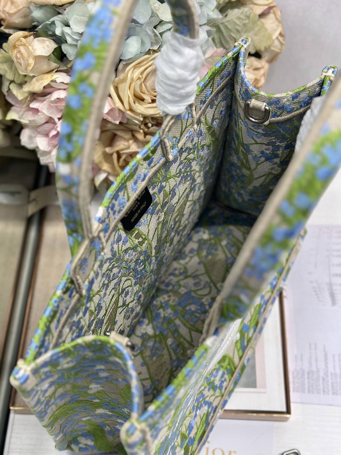 Bagsaaa Medium D10r Book Tote with Strap Multicolor Lily of the Valley Embroidery with D10r Médaillon 36cm