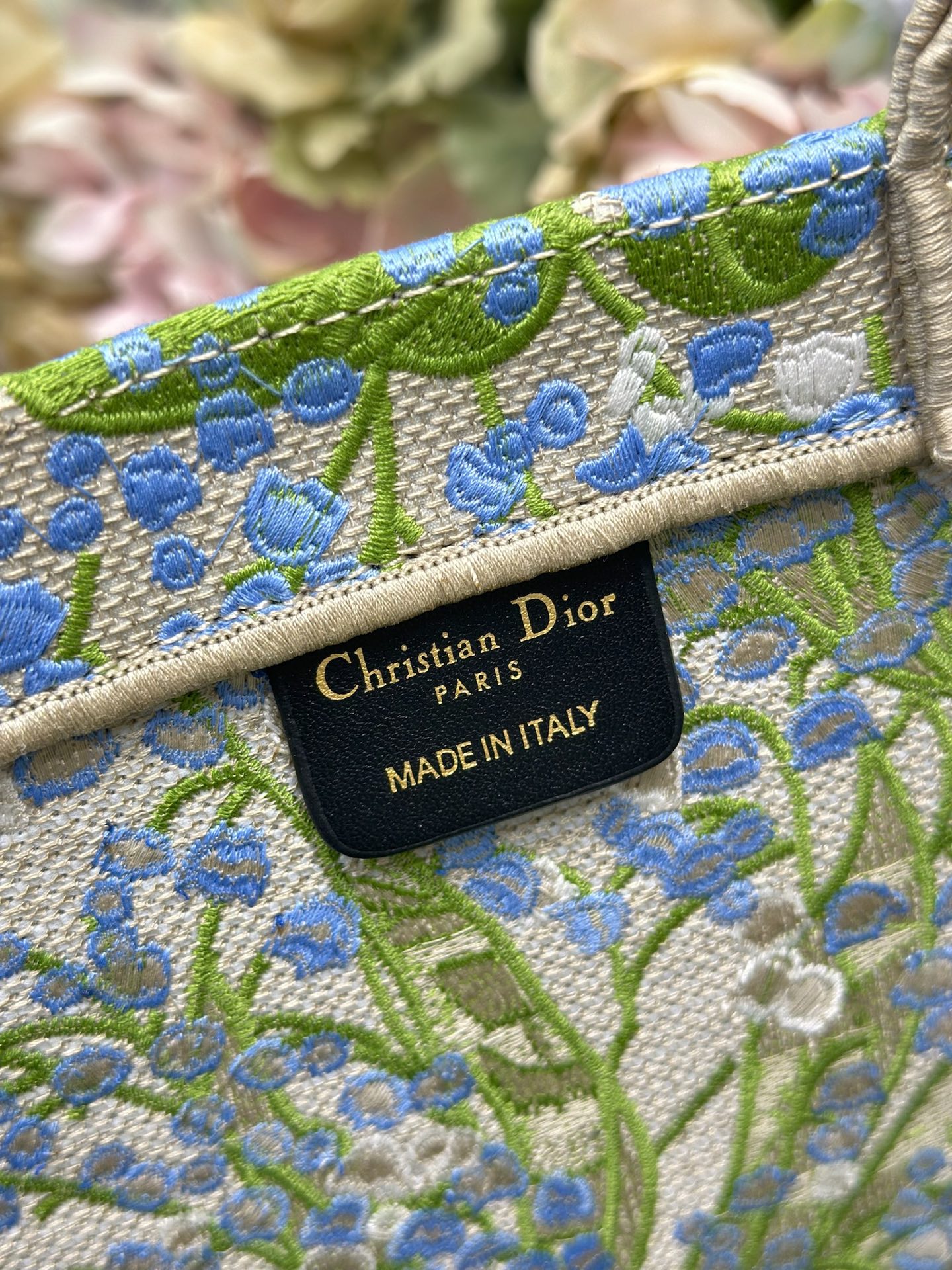 Bagsaaa Medium D10r Book Tote with Strap Multicolor Lily of the Valley Embroidery with D10r Médaillon 36cm